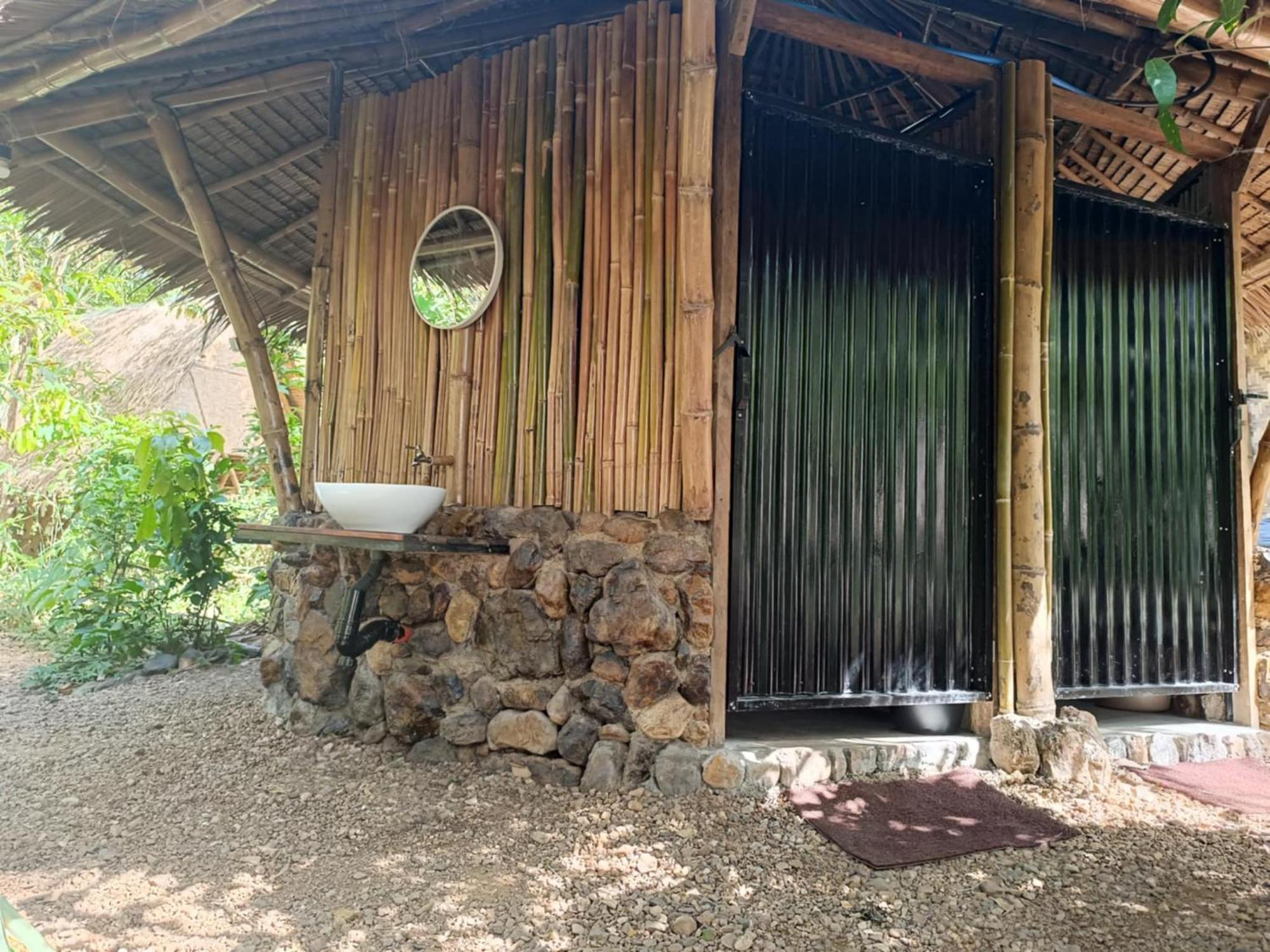 Ecocio Jungle Hostel Coron Exterior photo