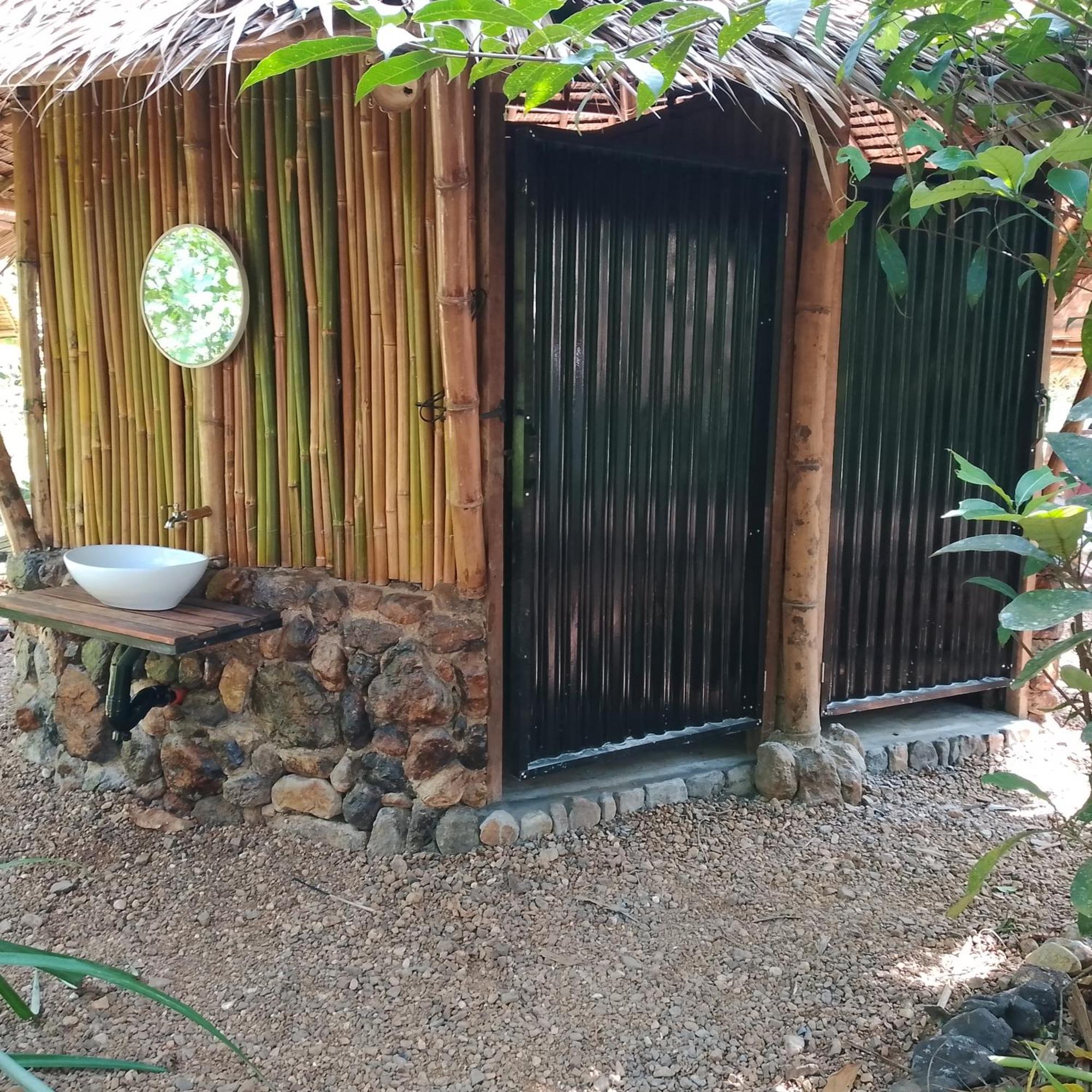 Ecocio Jungle Hostel Coron Exterior photo